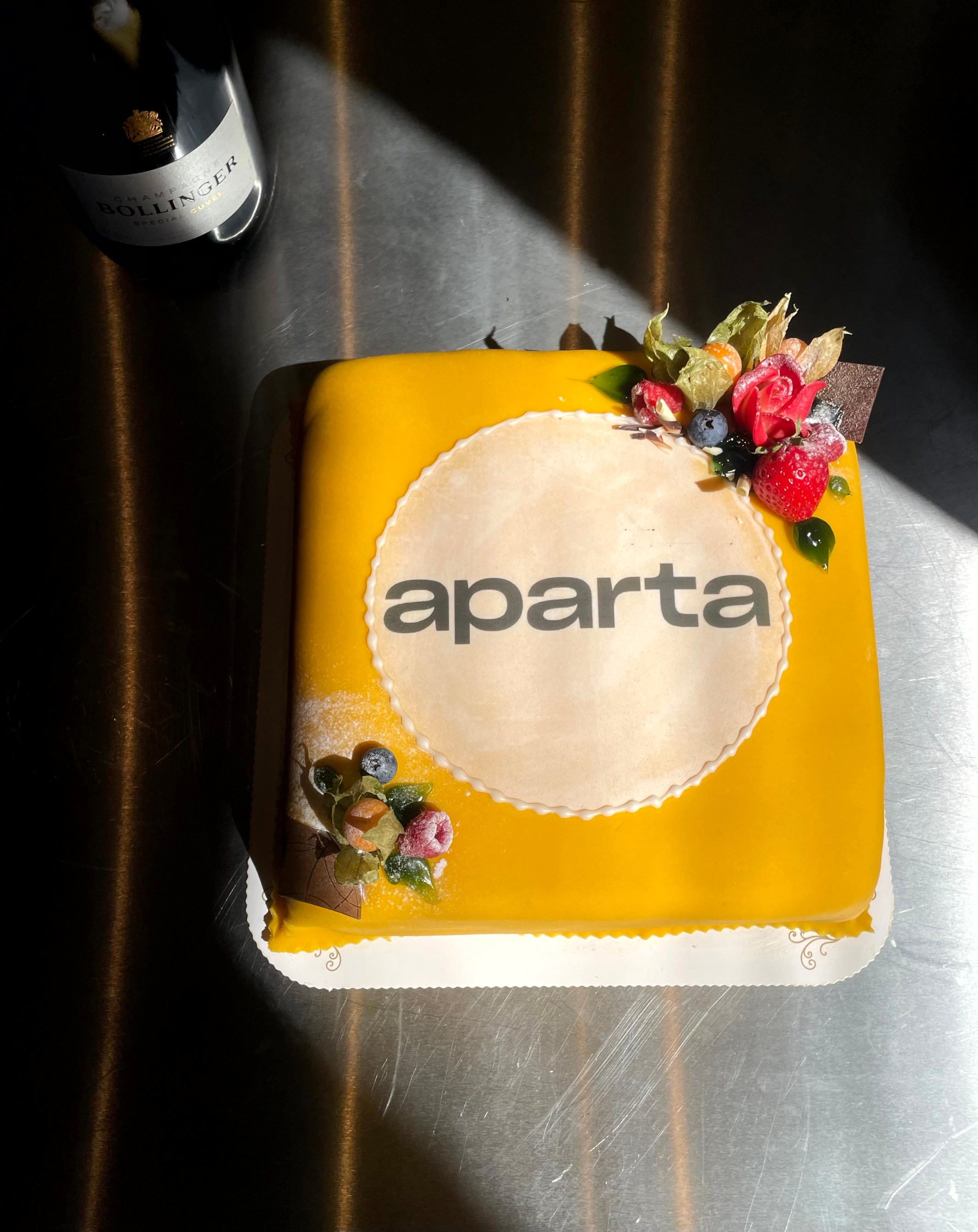 a yellow cake with the word aparta on it