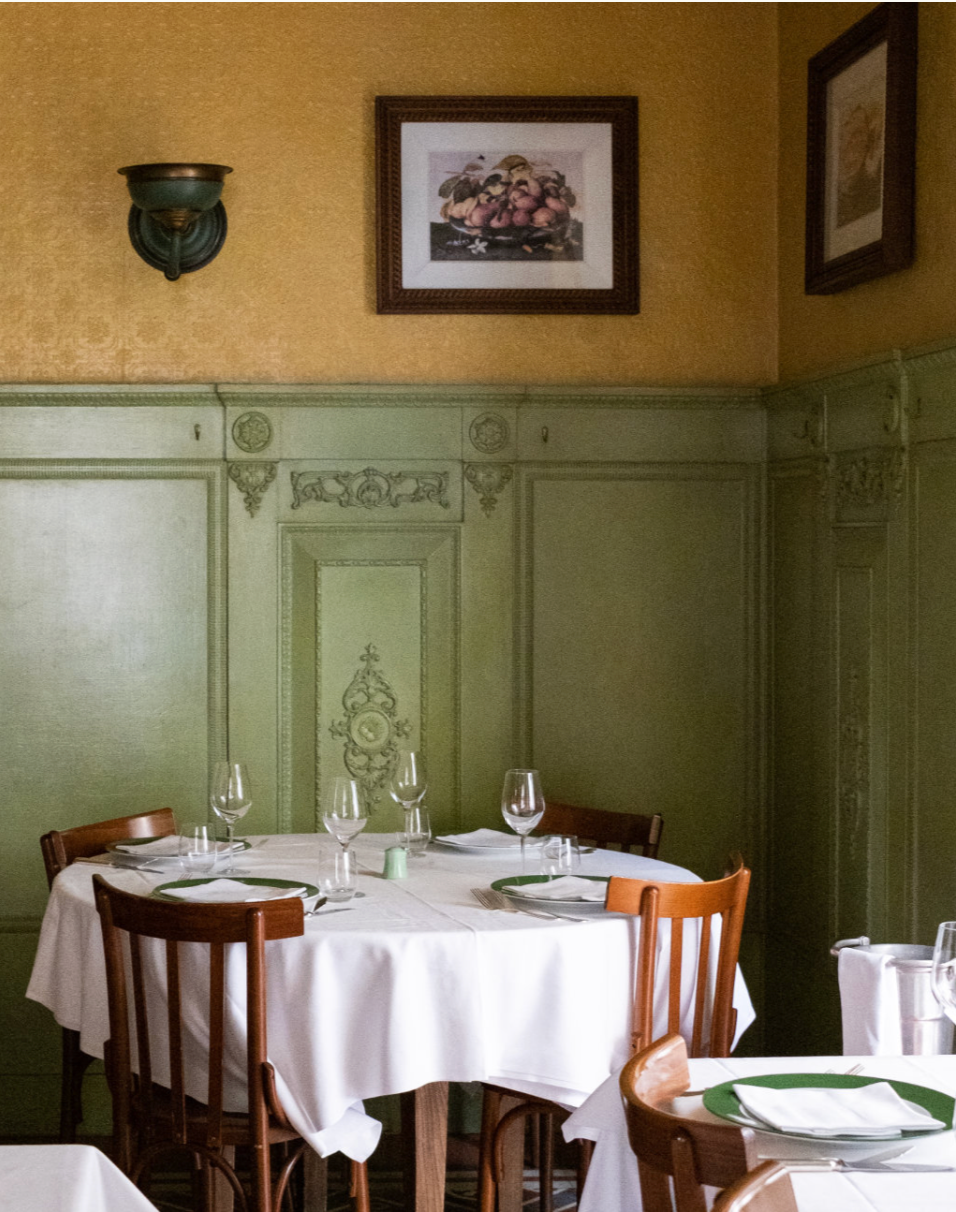 Picture of yellow car and a restaurant in Milan