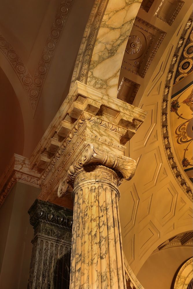 Pillar in building made from marble with veining which is the new Bonhams HQ