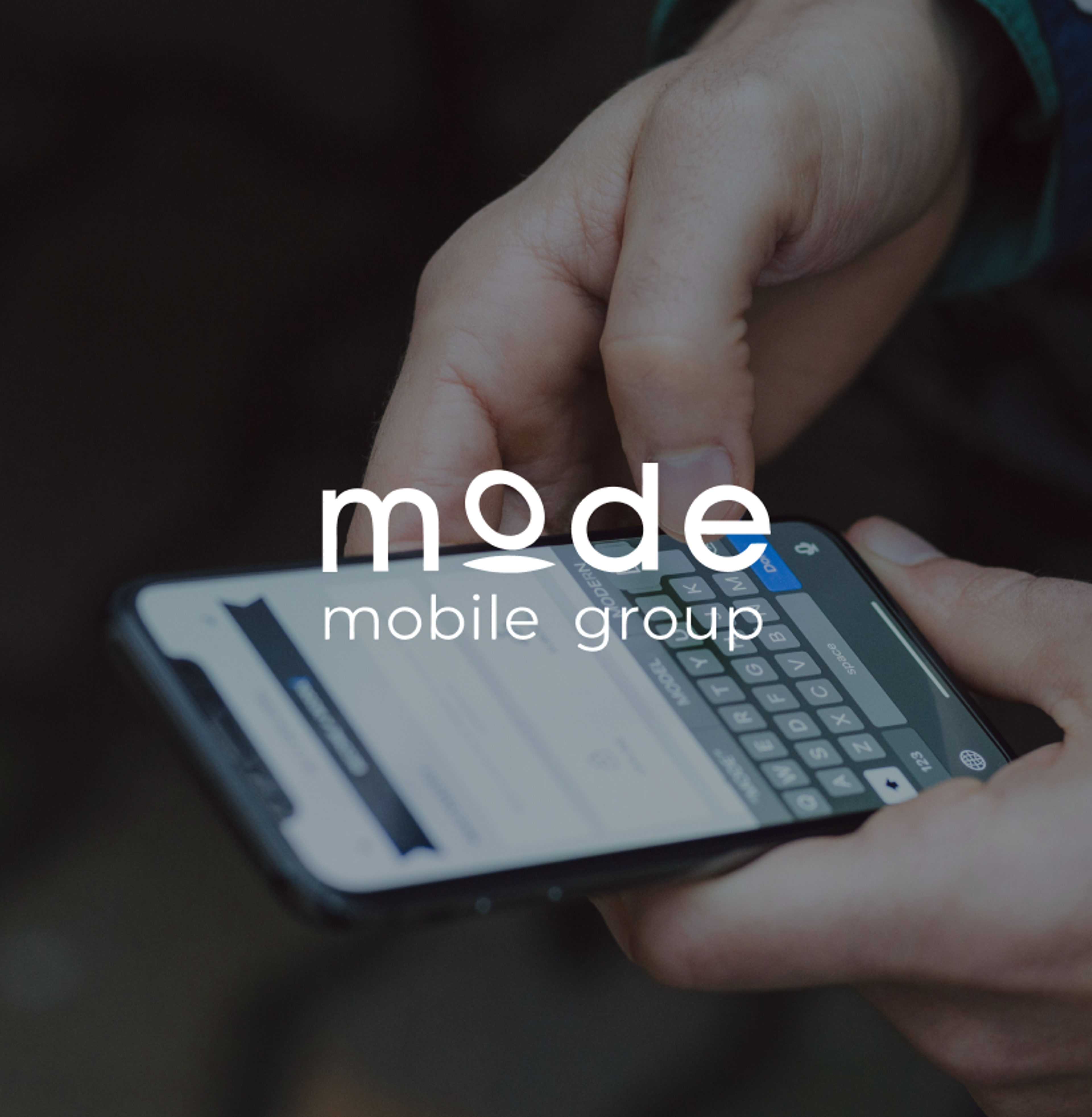 Hands typing on a smartphone, with the "mode mobile group" logo overlaid.