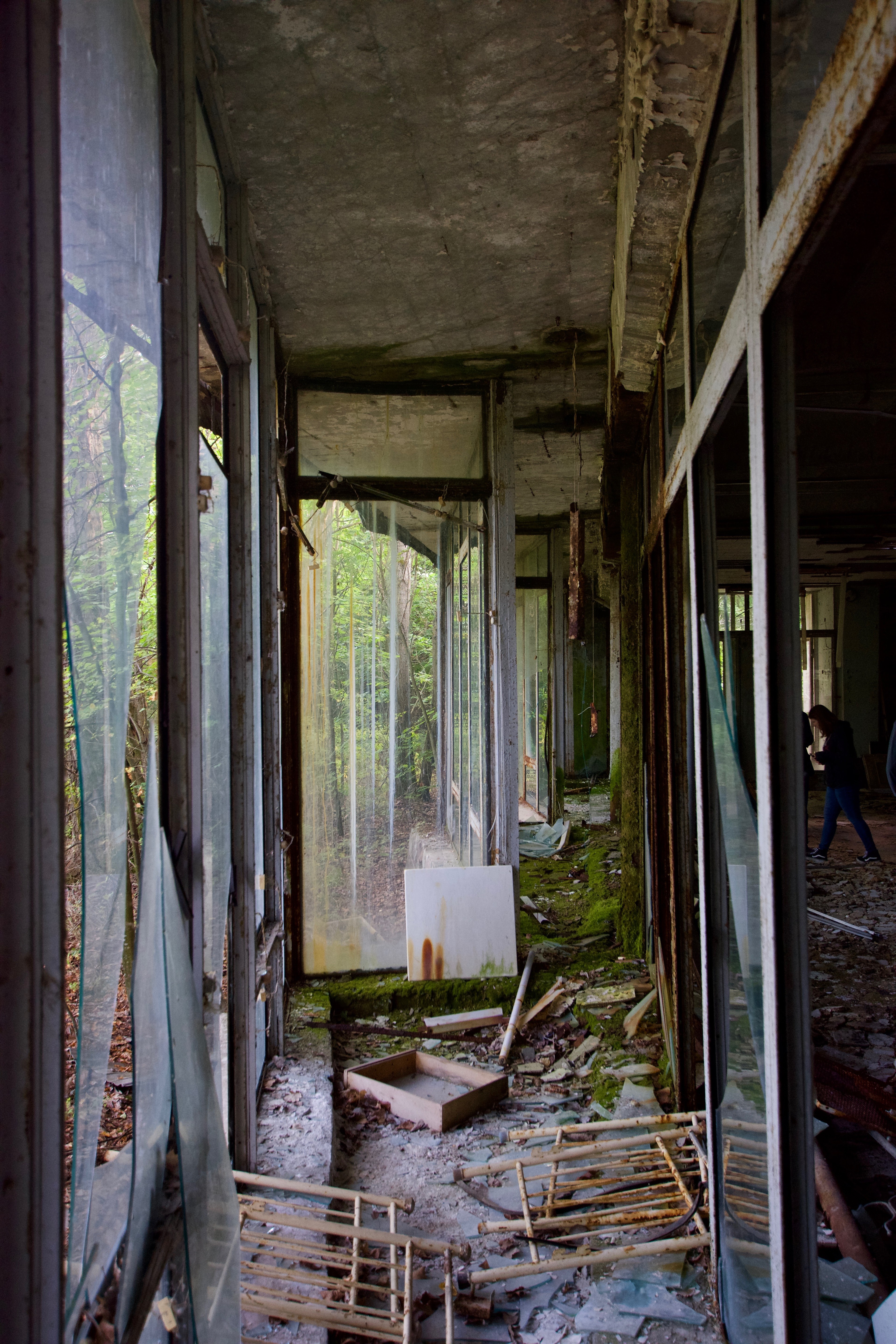 An open balcony corridor runs along an abandoned building.