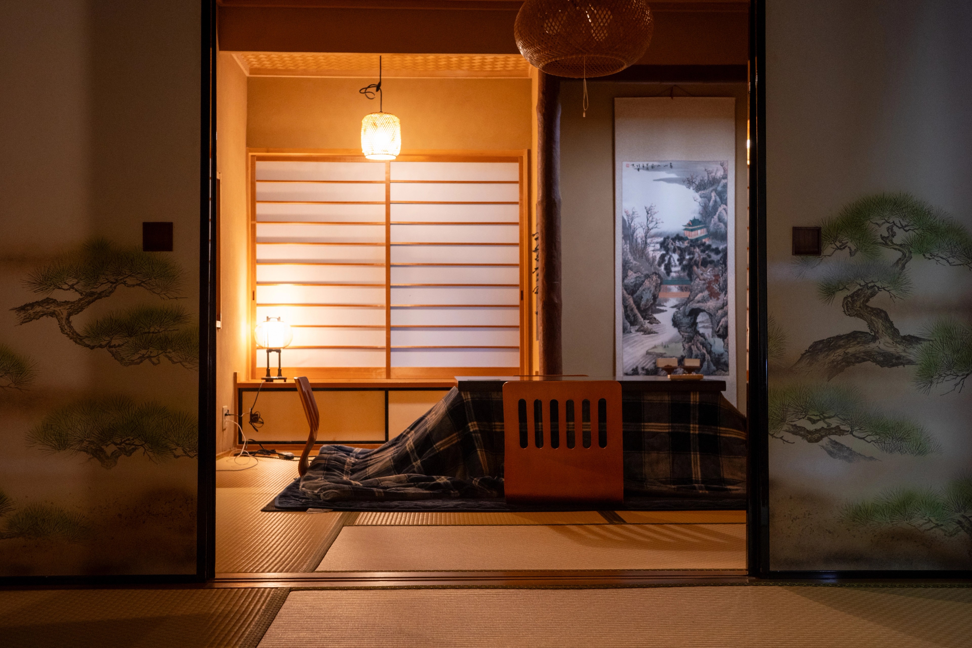 A traditional guest room with bedding and warm lamps.