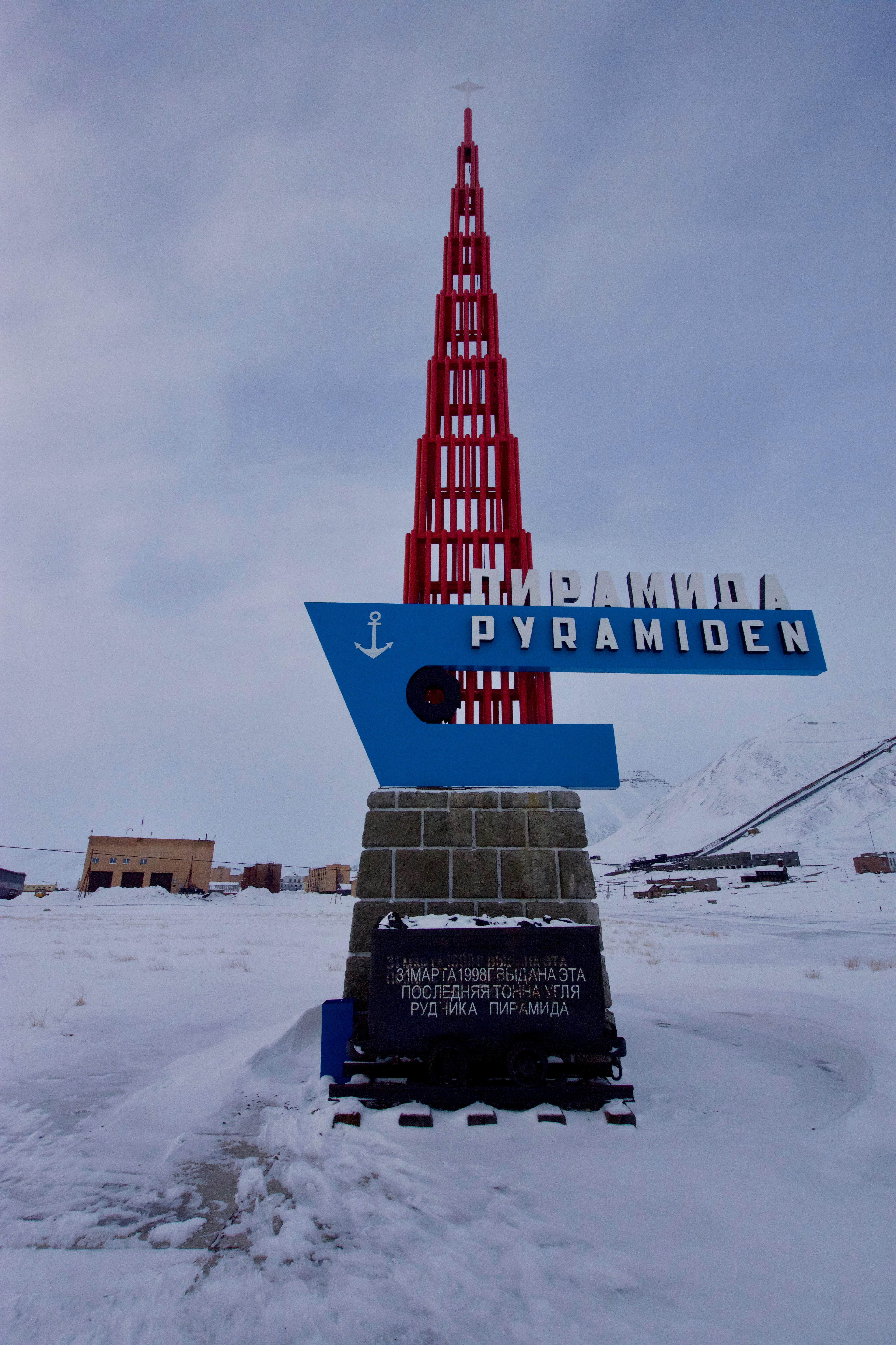 A red sign marks the settlement of Pyramiden.