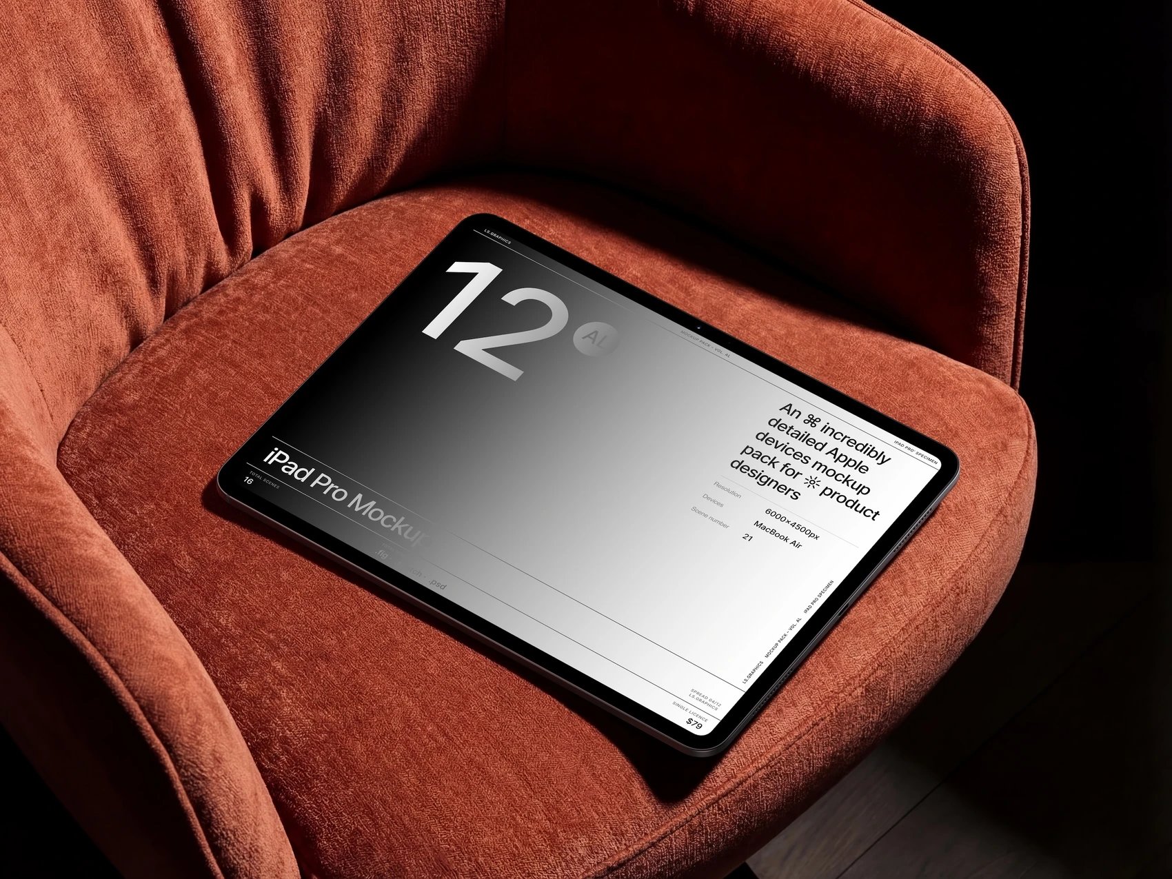 iPad på en rustfarvet lænestol i velour