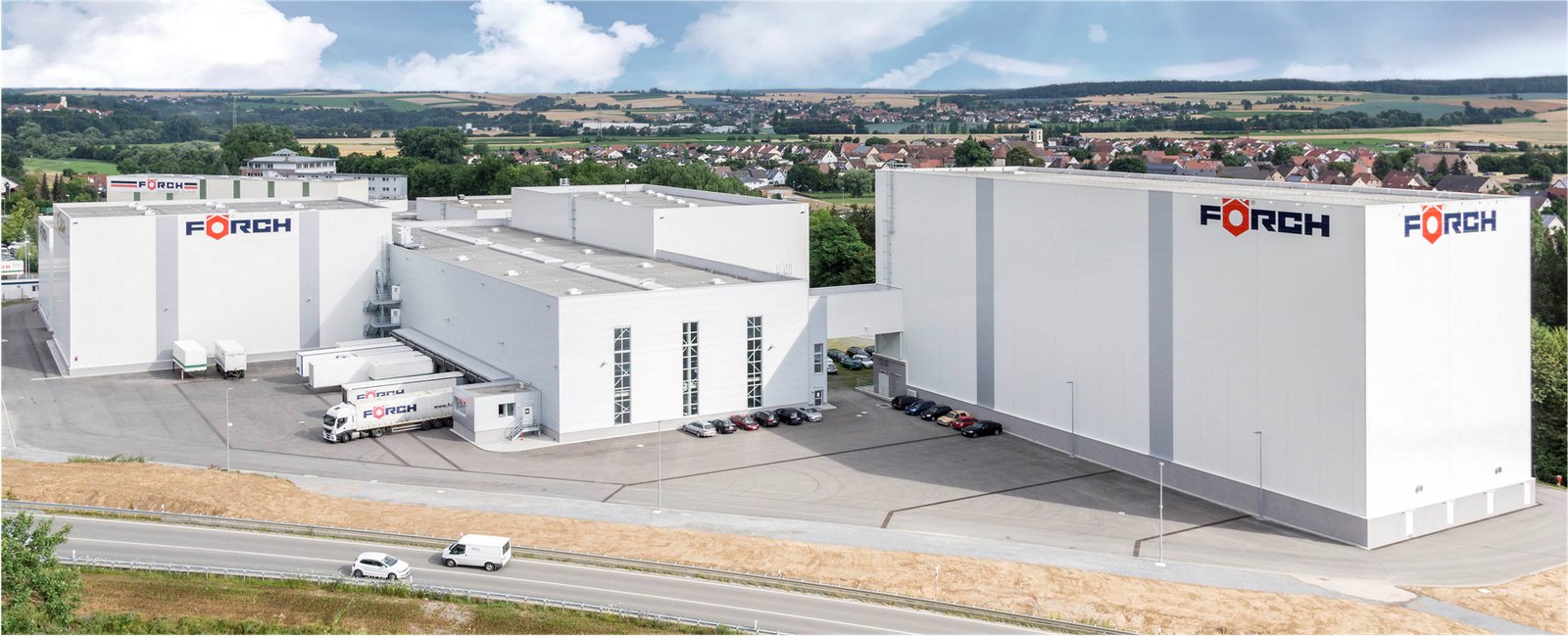FÖRCH Logistikzentrum Luftaufnahme mit Verladedocks und Logistikhallen