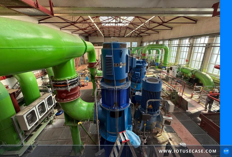 River water pump at a chemical site with a retrofitted vibration and temperature sensor, connected via LoRaWAN to the akenza platform