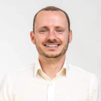 Dr. Sebastian Heger