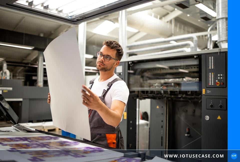 Tiefdruckmaschine für flexible Verpackungen mit Farbwerk, Prozessdaten erfasst über die ENLYZE Manufacturing Data Platform