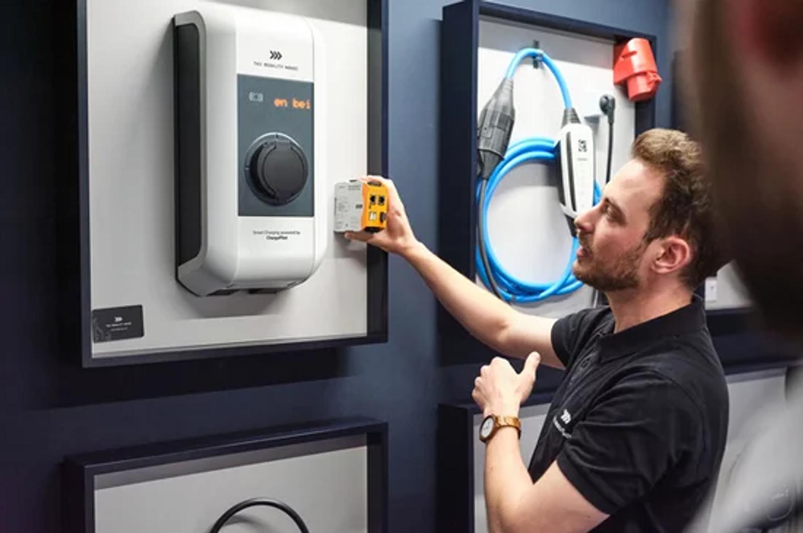 ChargePilot® Ladepunkt & RevPi Connect.