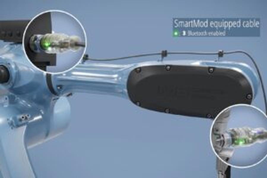 Grafik eines Roboterarms mit hervorgehobenen, leuchtenden SmartMod-Steckverbindern und Bluetooth-Hinweis