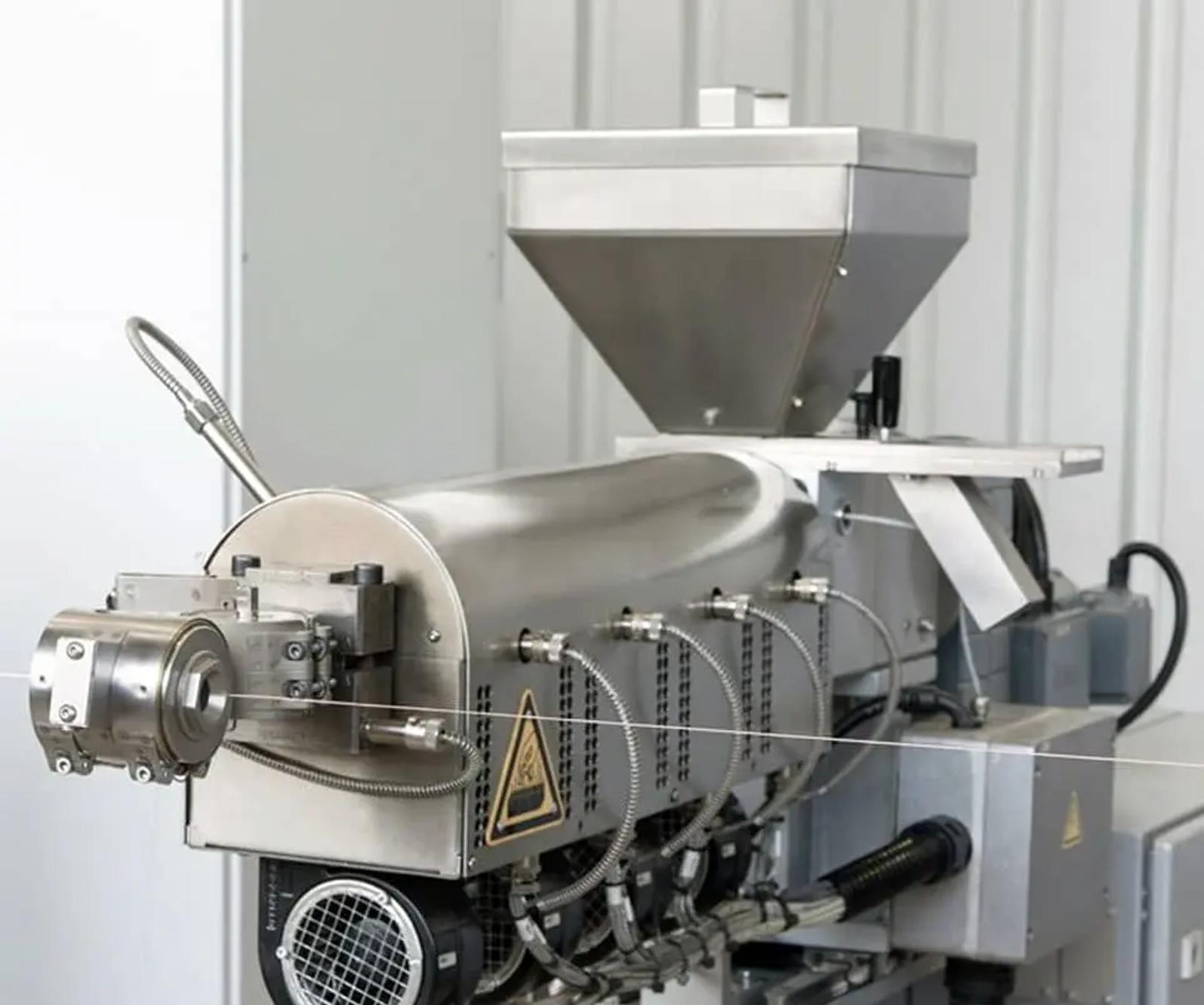 Rosendahl Extruder mit Trichter und Schneckengehäuse für Kabelmantelextrusion