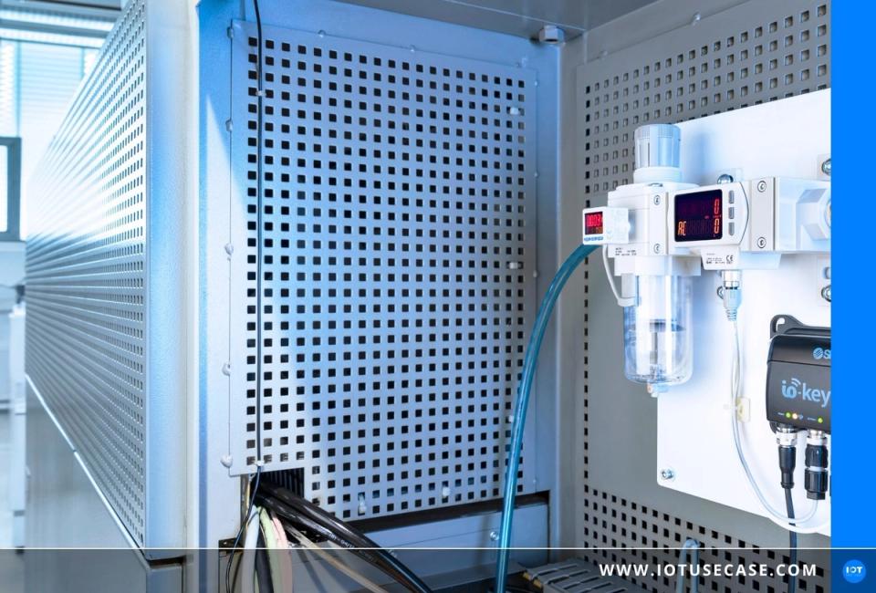 Steckerfertige Mess-Baugruppe von SMC zur Erfassung von Druckluftverbräuchen, angebunden per Mobilfunk-Gateway an eine IoT-Plattform