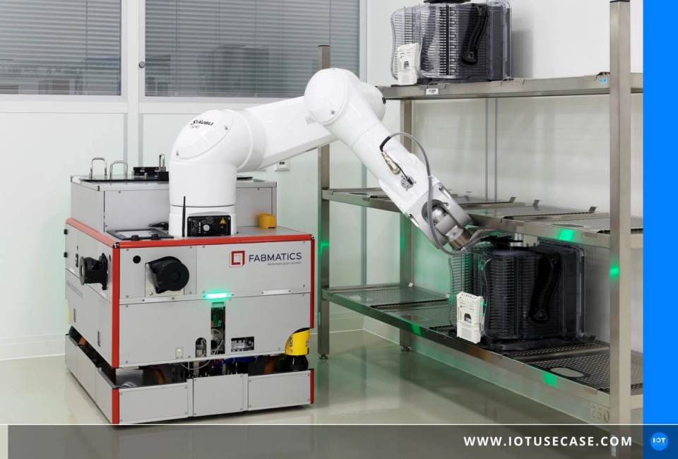 Robotergestützte Anlage im Halbleiter-Reinraum von Fabmatics, gewartet über das Serviceportal EquipmentCloud von Kontron