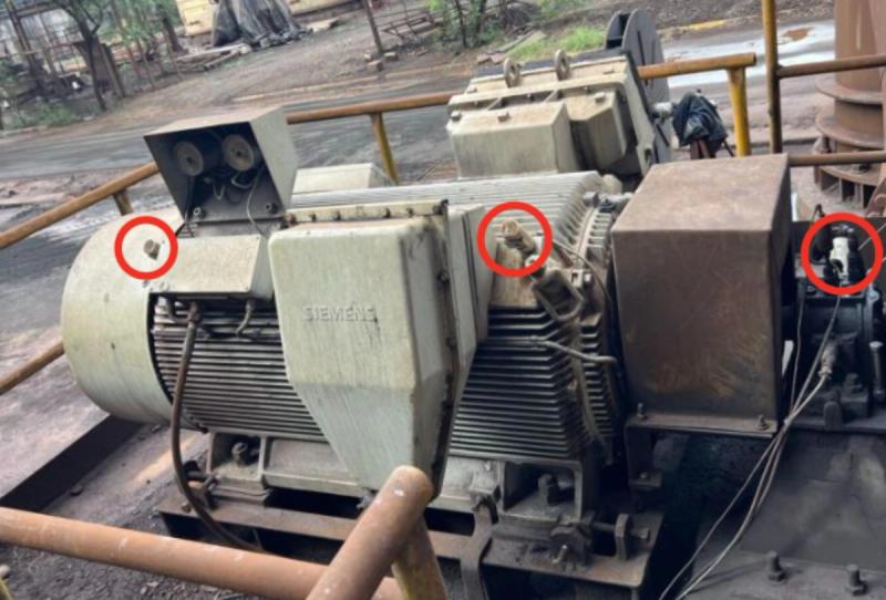 Honeywell Versatilis-Sender am BSG-Motor und am Lüfterkupplungsende montiert (rot markiert)