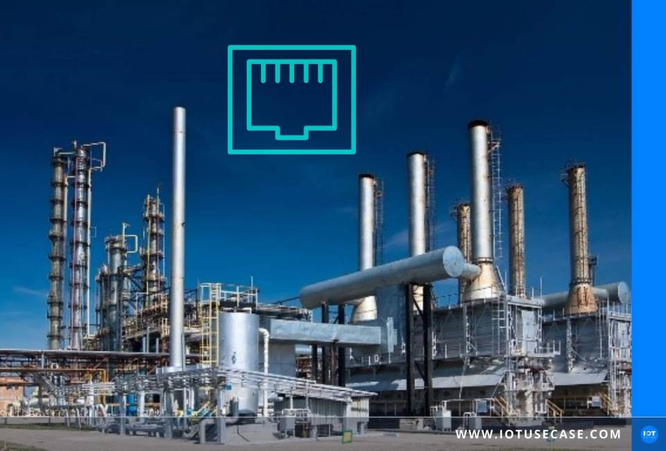 Chemieanlage der Prozessindustrie mit eingeblendetem Ethernet-Symbol, über Ethernet-APL vernetzt mit Messtechnik von Endress+Hauser