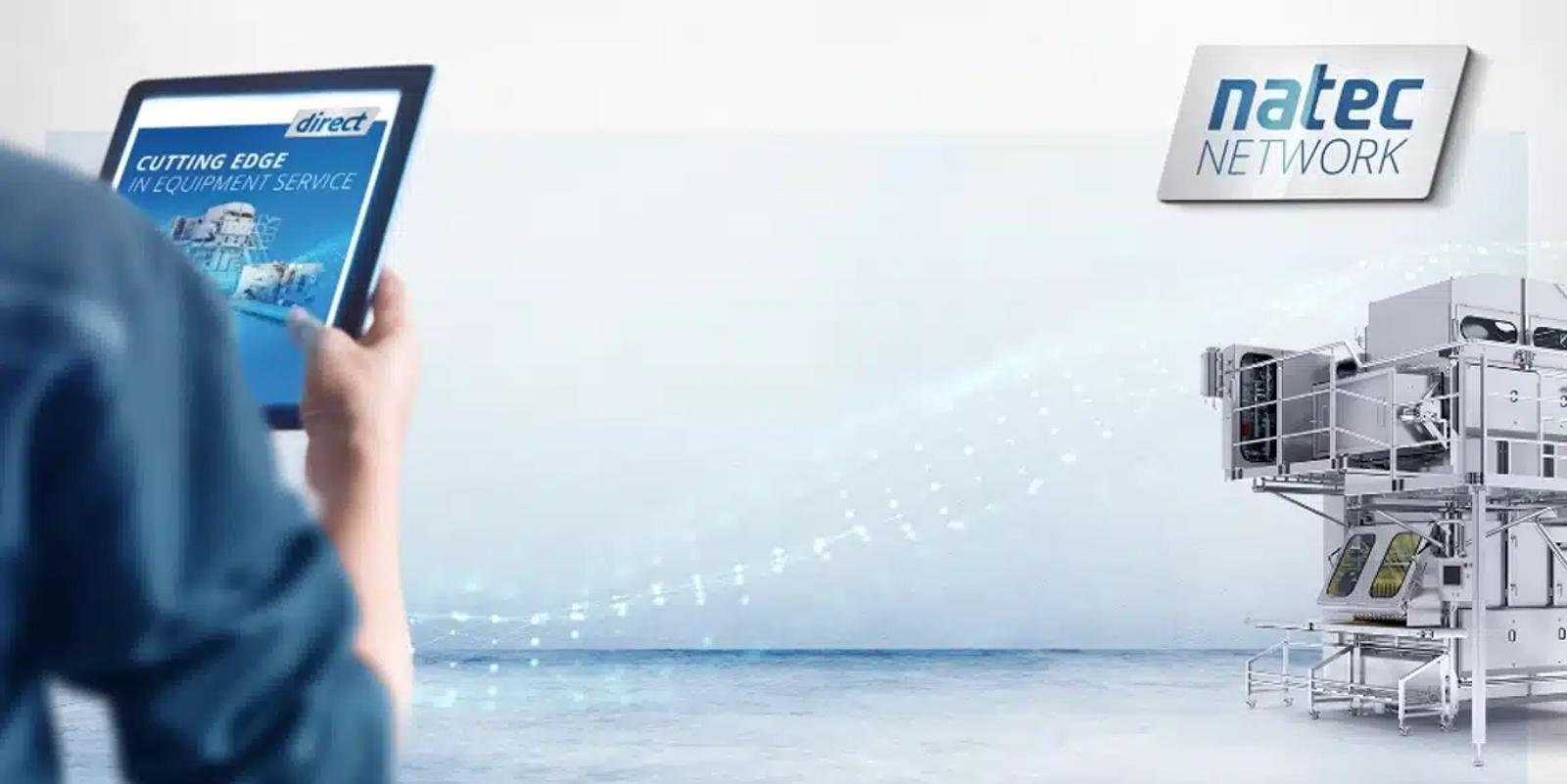 natec Network: Techniker mit Tablet und vernetzter Lebensmittelverpackungsmaschine
