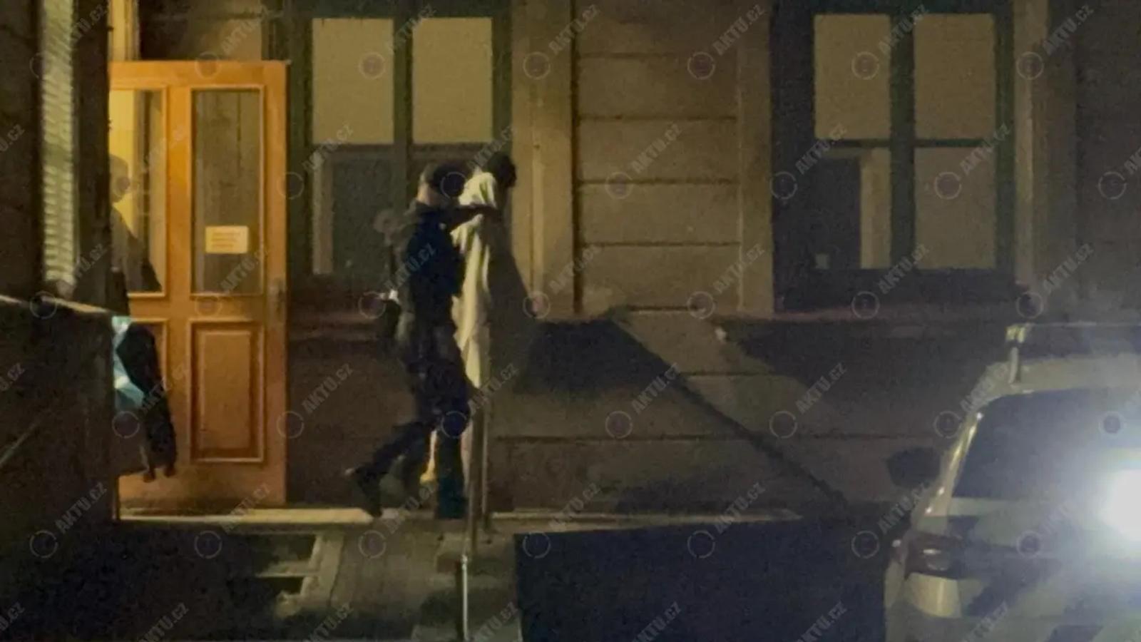 Beránek při odvozu policií