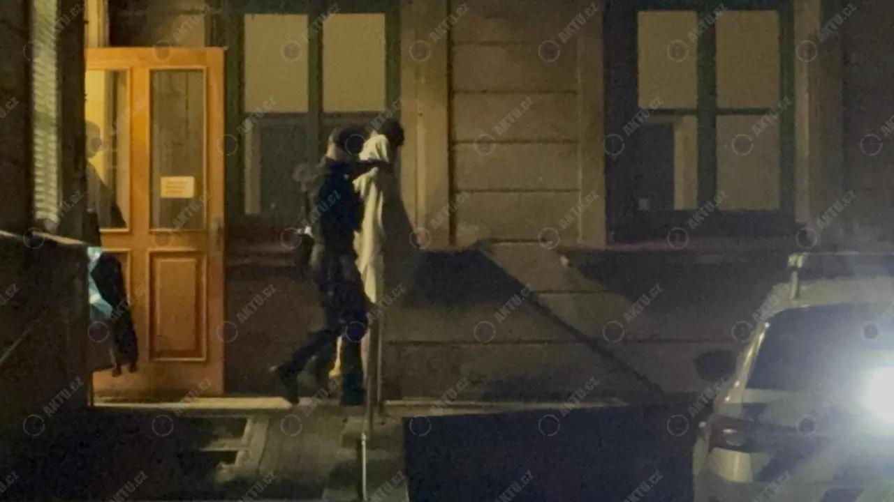 Beránek při odvozu policií