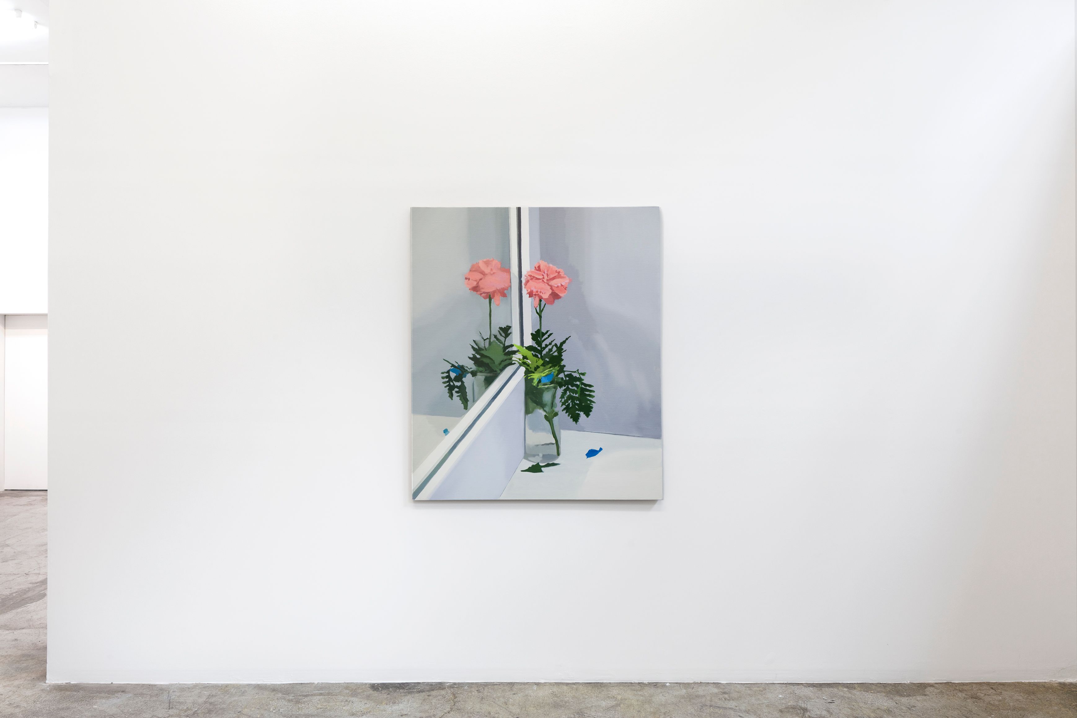 Roger White, "Pink flower and a mirror", 2023. Vista de instalación en Labor.
