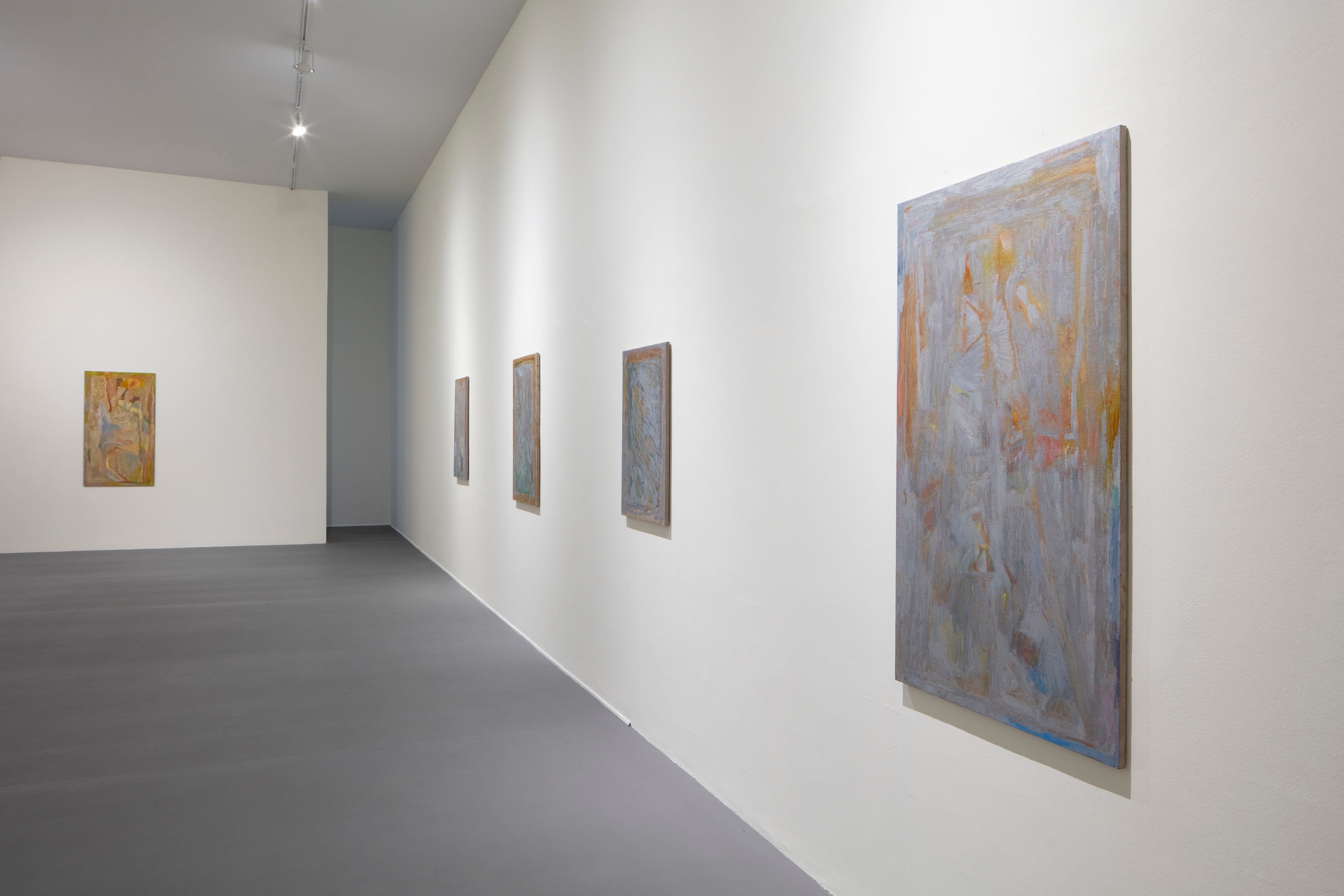 Varda Caivano, "Luz de luna", 2024. Vista de exposición en Labor.