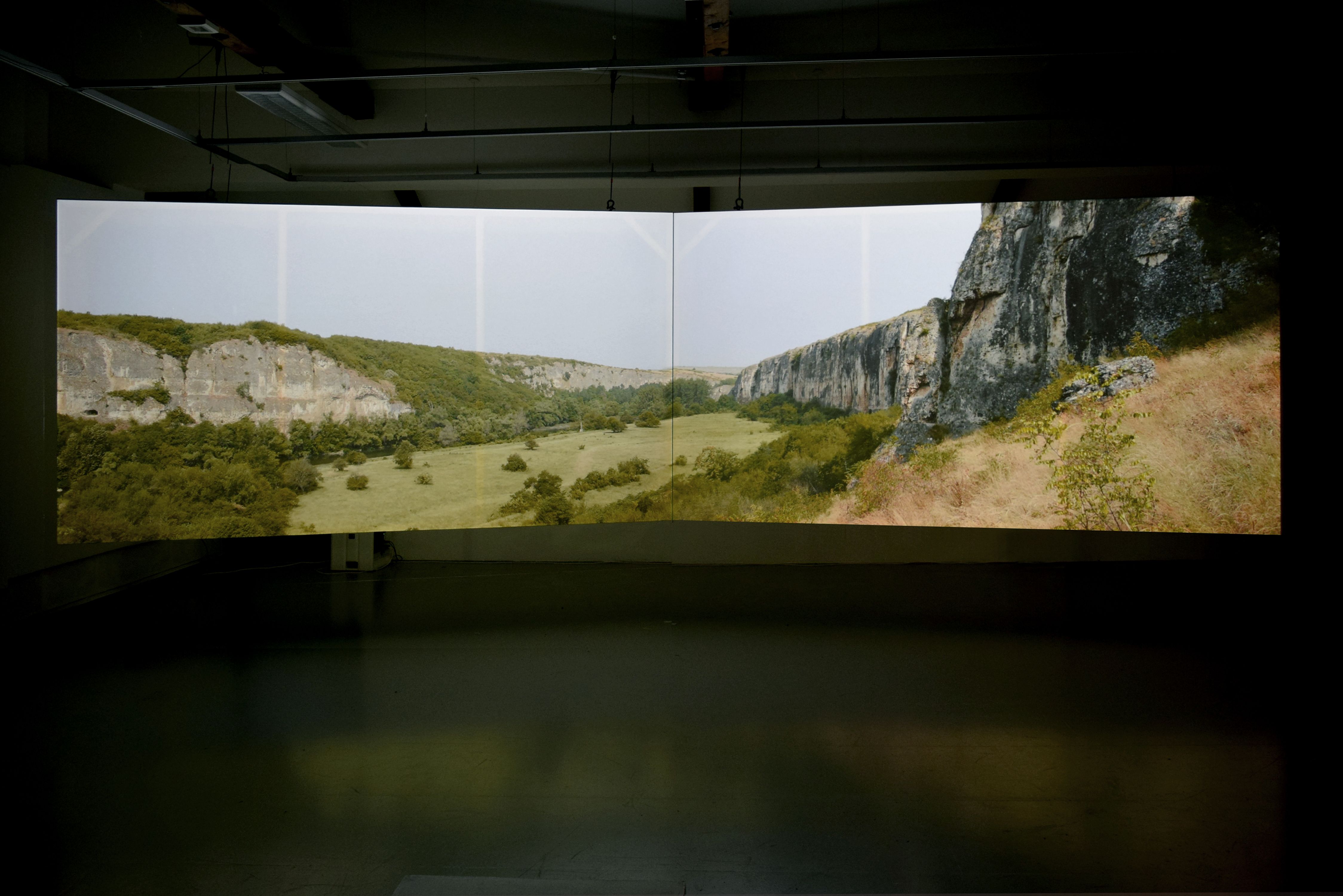 DUG, 2018 (30’) instalación en KHiO | 2022