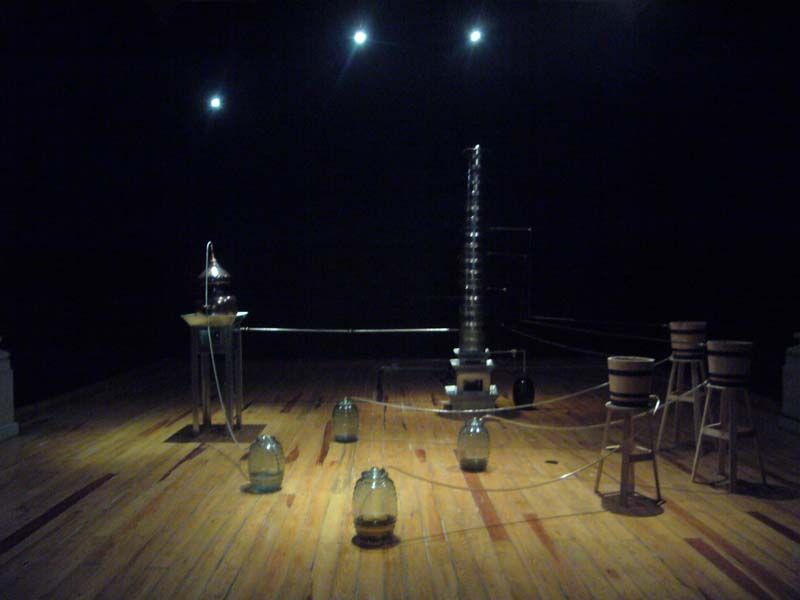 Habemus Gasolina | Recipientes para aguas de frutas, tamaleros, destilero de tequila, bancos, cubetas para helados, tubos de metal | 480 x 380 x 320 cm | 2008