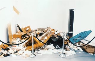 Destruction Room | Destrucción de mobiliario y objetos extraños con participación de la audiencia | 233.7 x 439.4 x 294.6 cm | 1988
