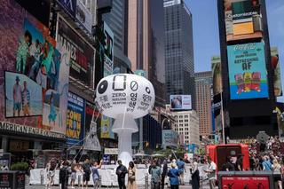 "ZERO NUKES"  en Time Square, NY.