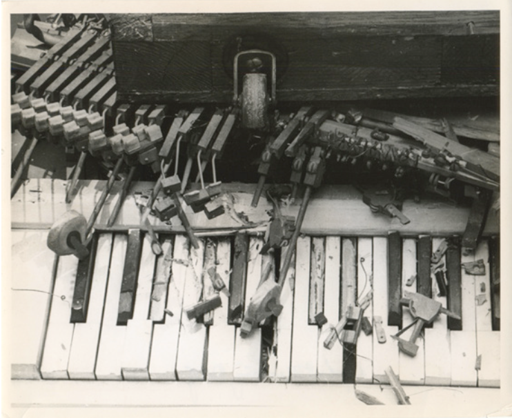 C-Print | Piano Destruction, NYC, c.1967 | Detalle # 11 Firmada al reverso | 2011
