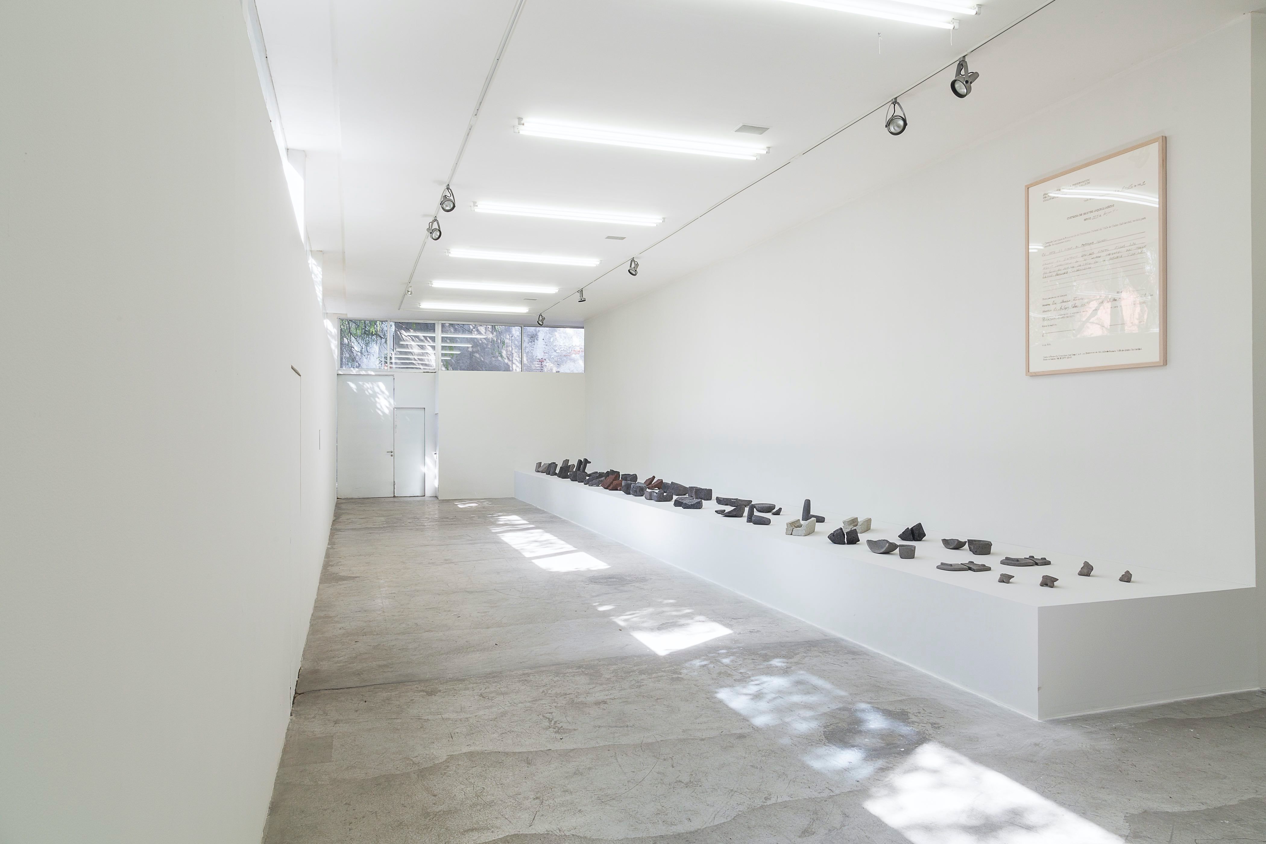 Matar vasijas | 72 trozos de piedra de distintos tipos | Medidas variables | 2013