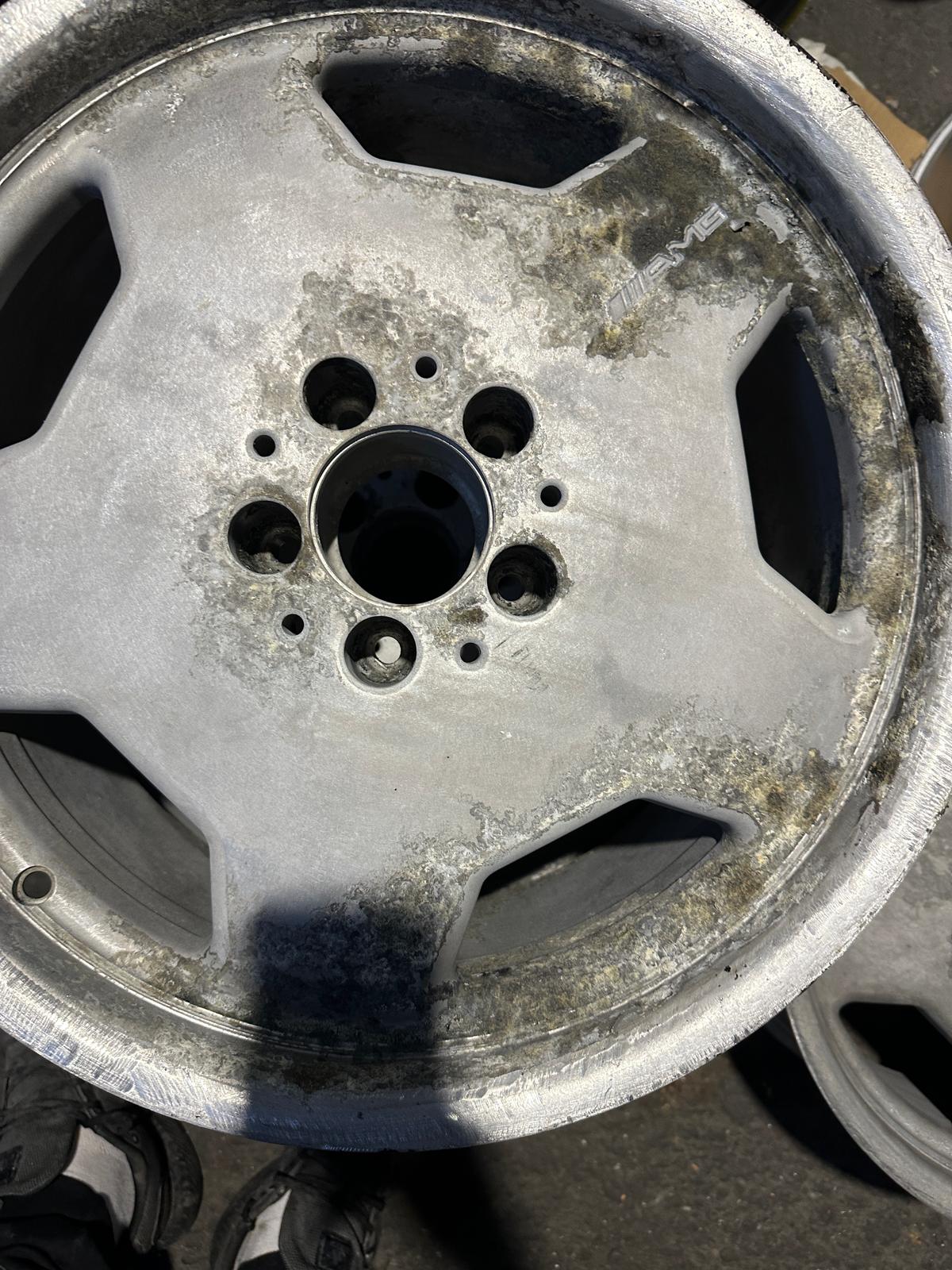 Efekt Przed Polerowaniem Rantów i Frontów w wykonaniu Felga Design Zabrze