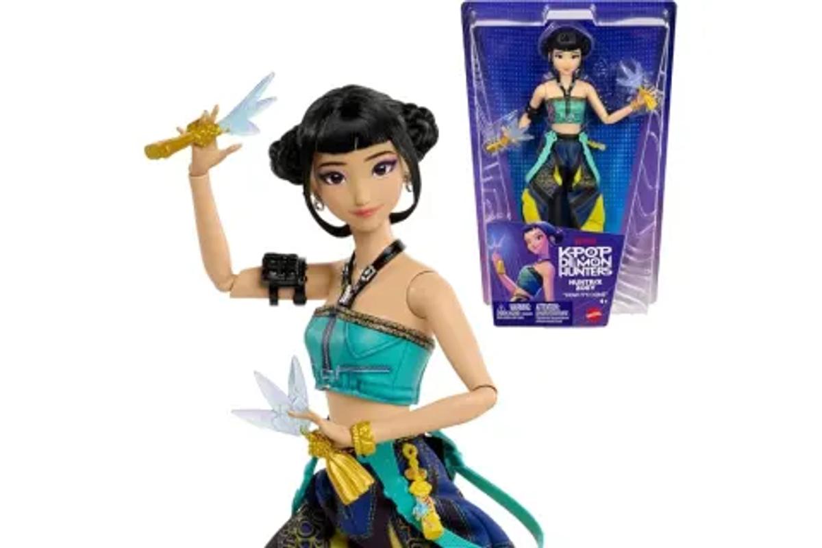 KPop Demon Hunters Zoey fashion doll with accessories