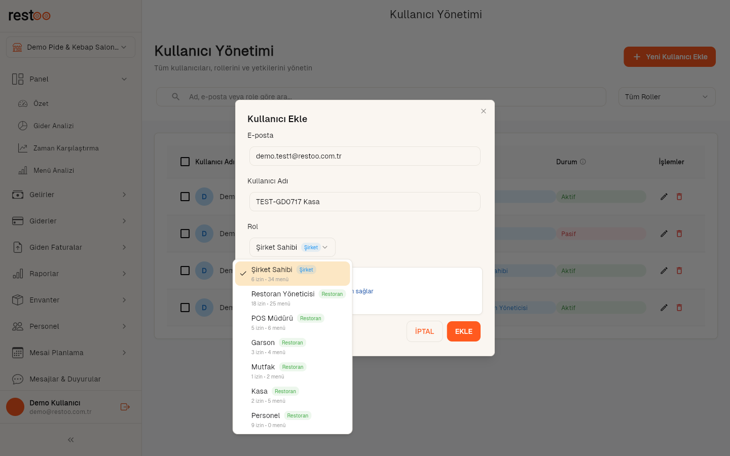 Kullanıcı ekleme formunda rol seçimi açık dropdown — Şirket Sahibi, Restoran Yöneticisi, POS Müdürü, Garson, Mutfak, Kasa, Personel rolleri listeleniyor.