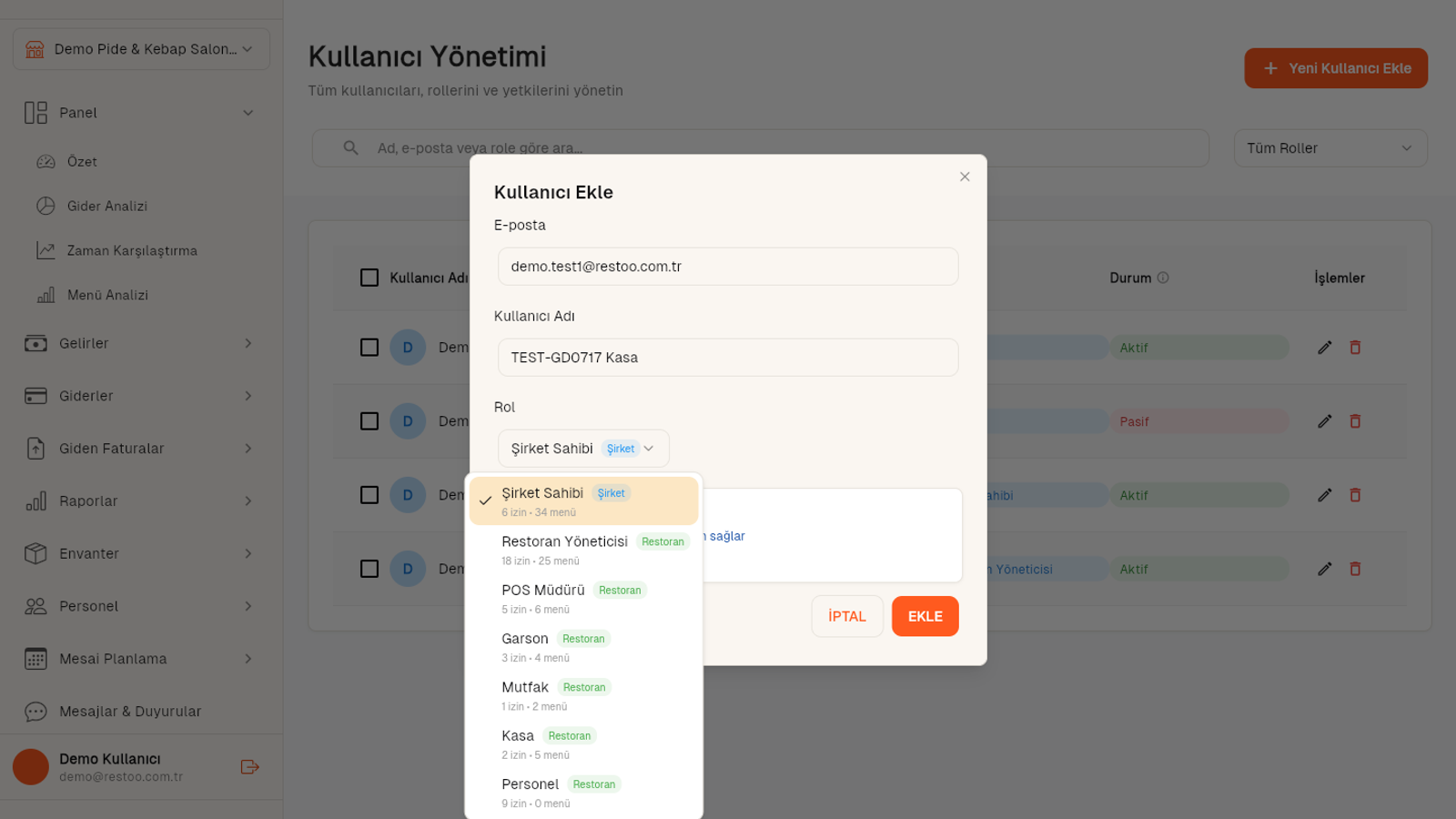 Kullanıcı ekleme formunda rol seçimi açık dropdown — Şirket Sahibi, Restoran Yöneticisi, POS Müdürü, Garson, Mutfak, Kasa, Personel rolleri listeleniyor.