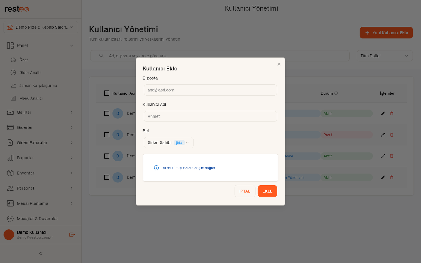 Kullanıcı Ekle diyaloğu: e-posta, kullanıcı adı ve rol seçilerek davet gönderilir.