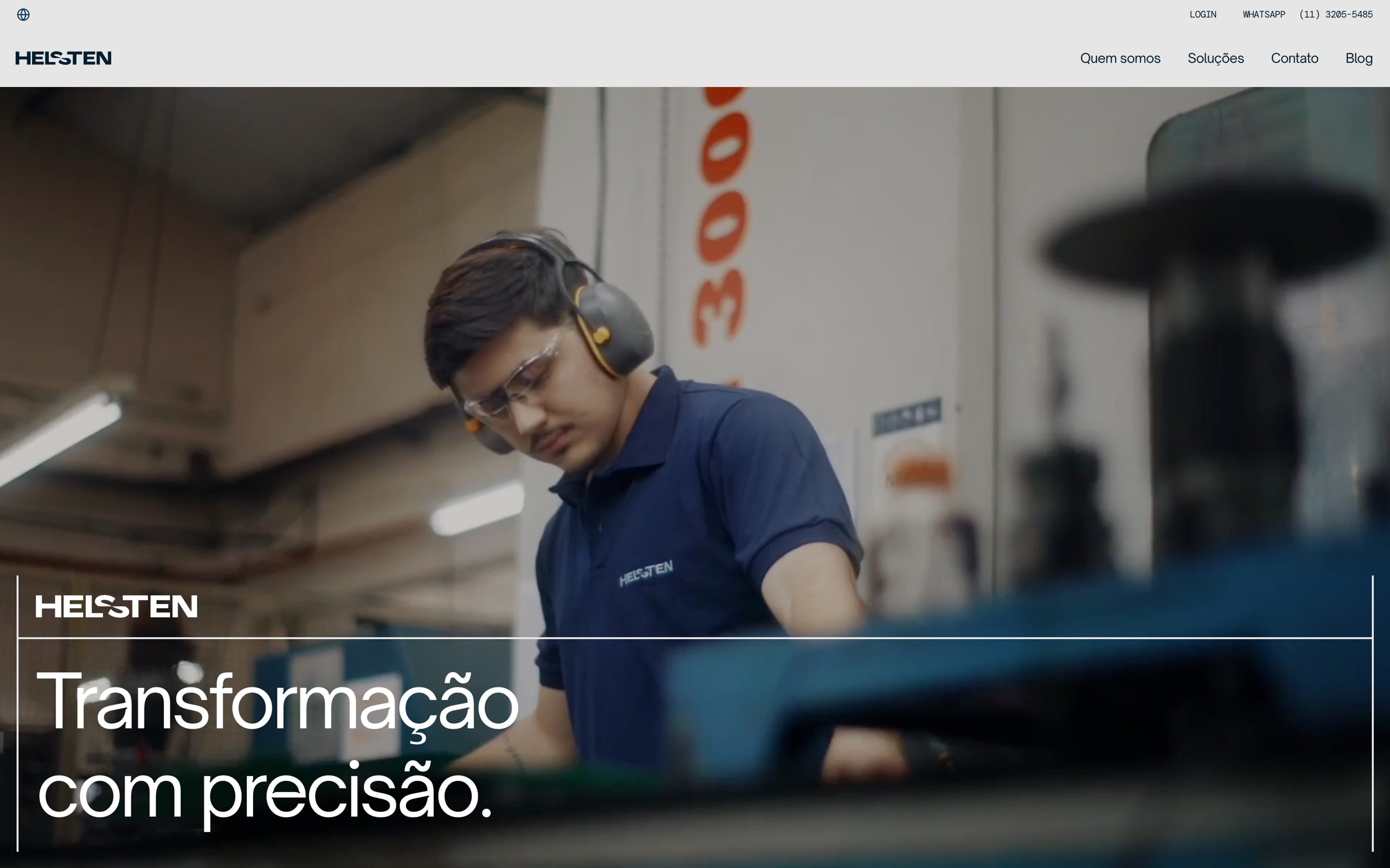 The top of the Helsten home on a computer screen: an operator in safety glasses and ear protection at a machine, under the line Transformação com precisão