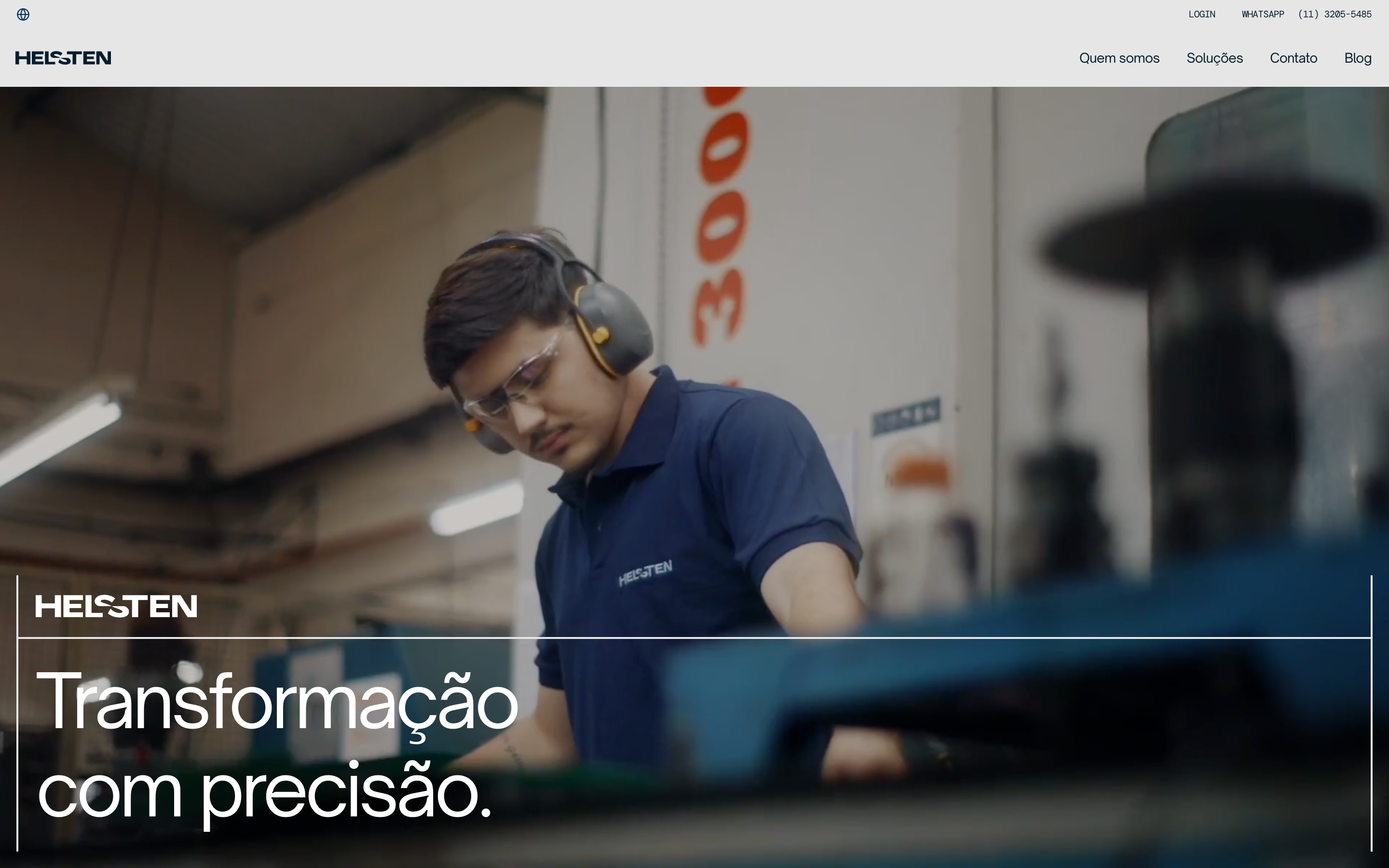 The top of the Helsten home on a computer screen: an operator in safety glasses and ear protection at a machine, under the line Transformação com precisão
