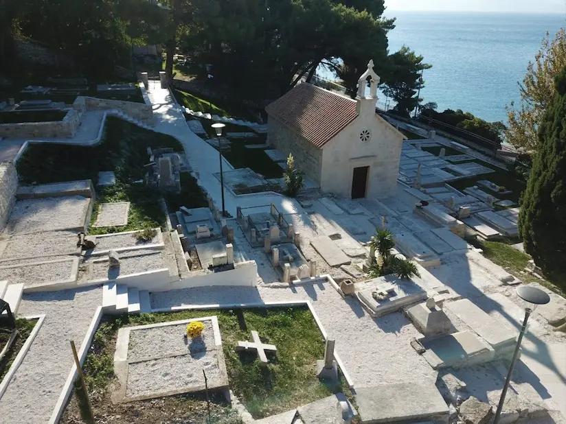 Groblje u Omišu