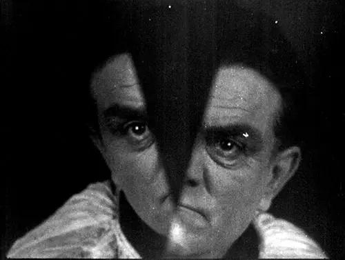 Germaine Dulac – Školjka i svećenik