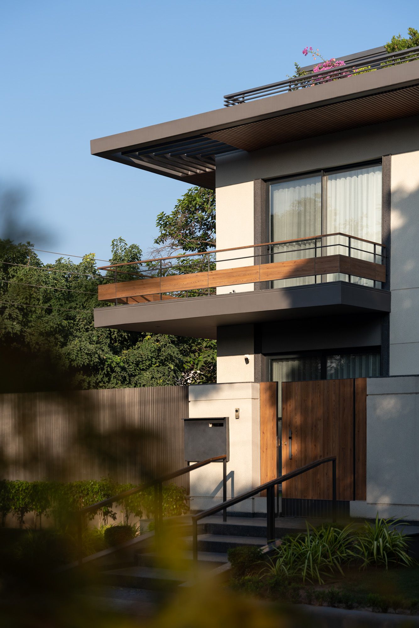 House 571 gallery image 1