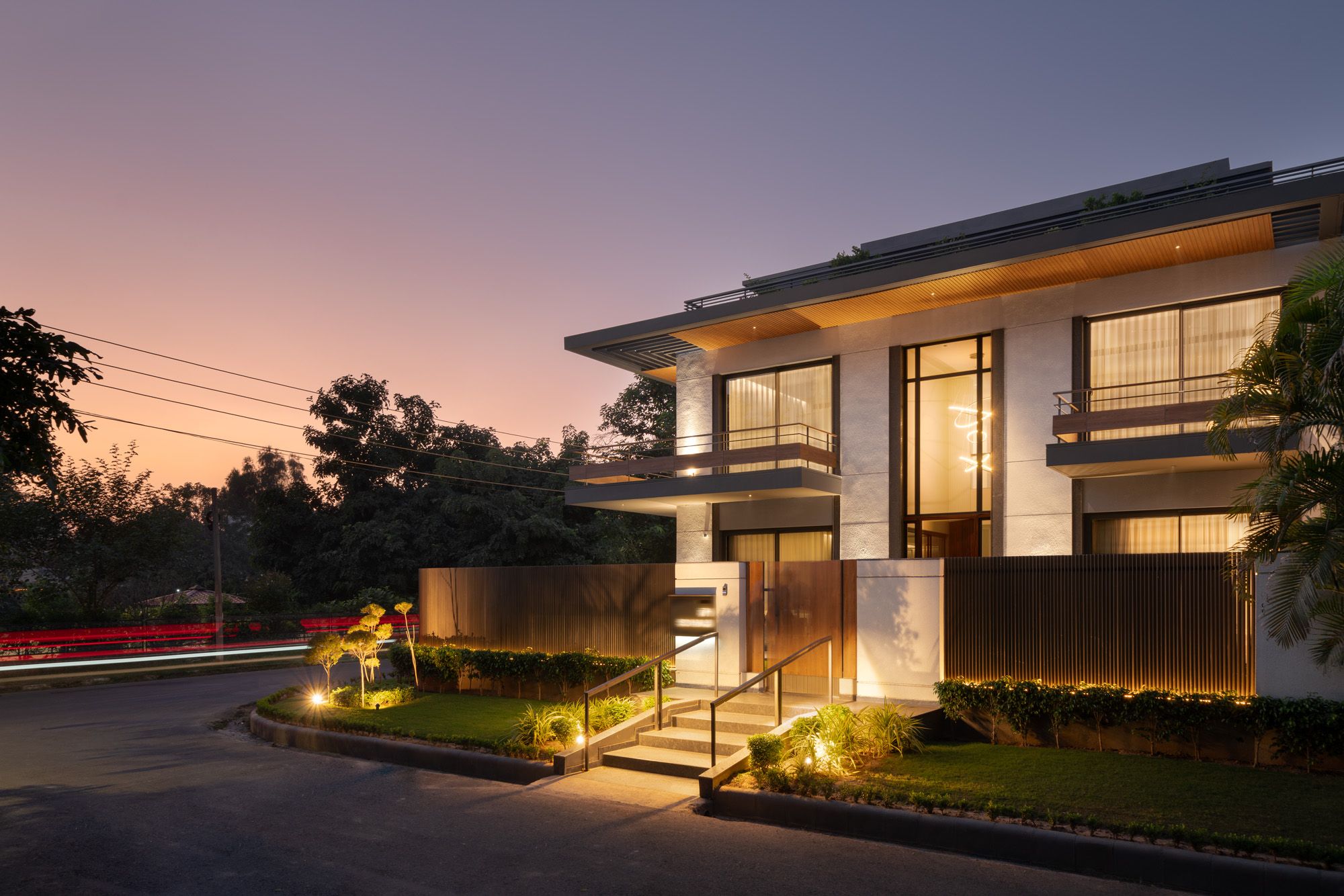 House 571 gallery image 2