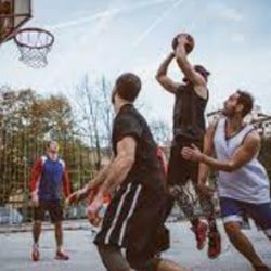 Entretien et nettoyage d'un terrain de sport