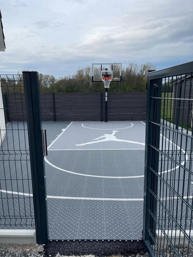 Sport en entreprise : un demi-terrain de basket pour les salariés (77)
