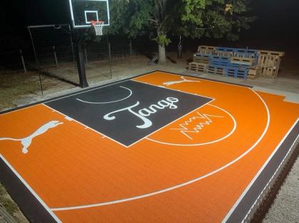 « Tout est parti de Louna » : un terrain de basket en famille