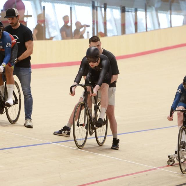 Holders steady riders on the start line