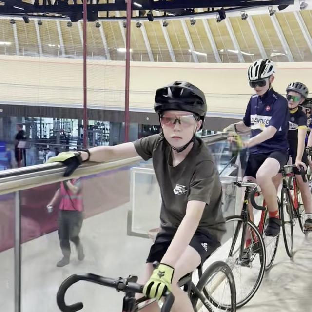 Young riders waiting at the rail during a youth session