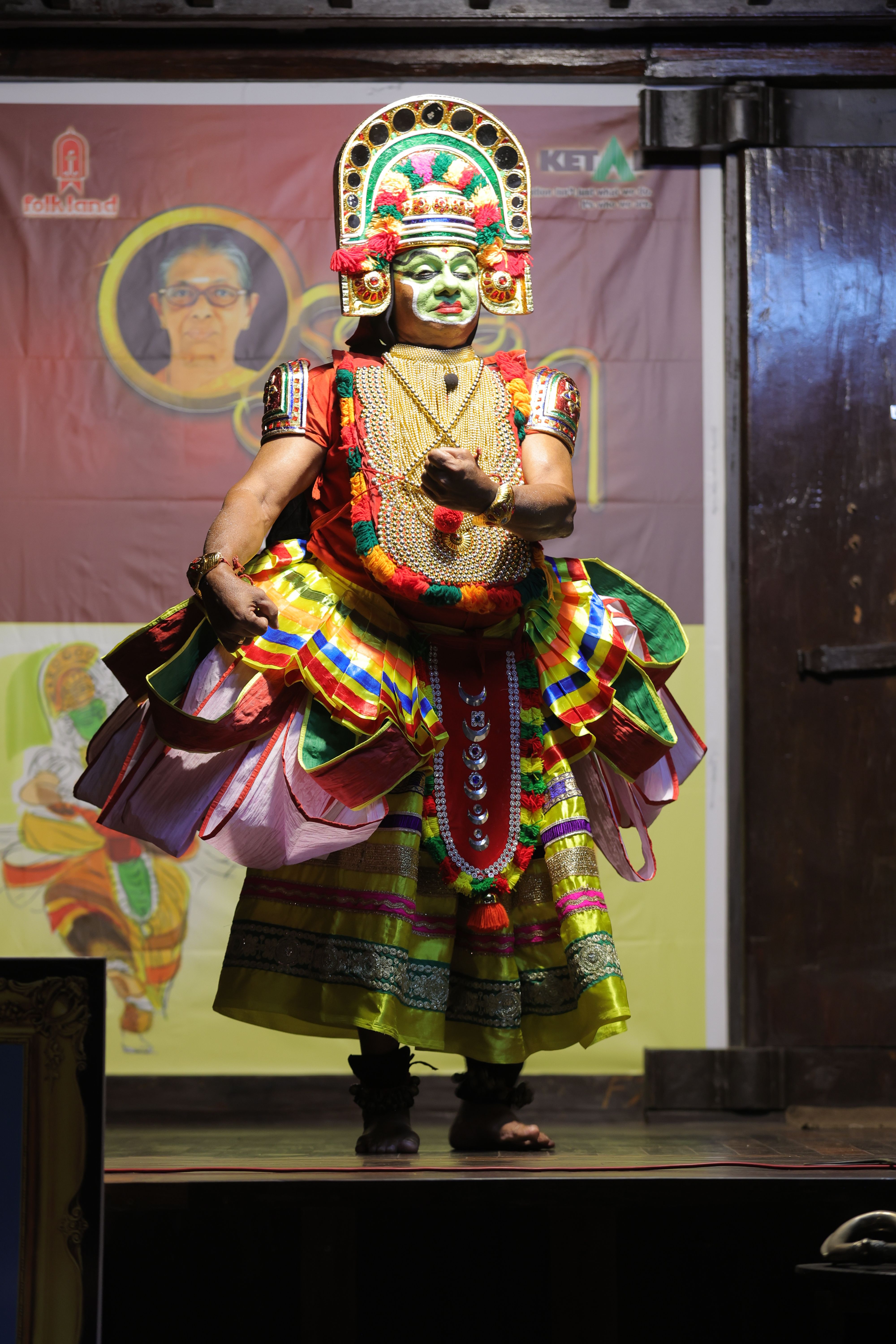 ottamthullal-performance-at-tharakam-thalichalam-in-honour-of-kizhakkeveettil-thankam-amma