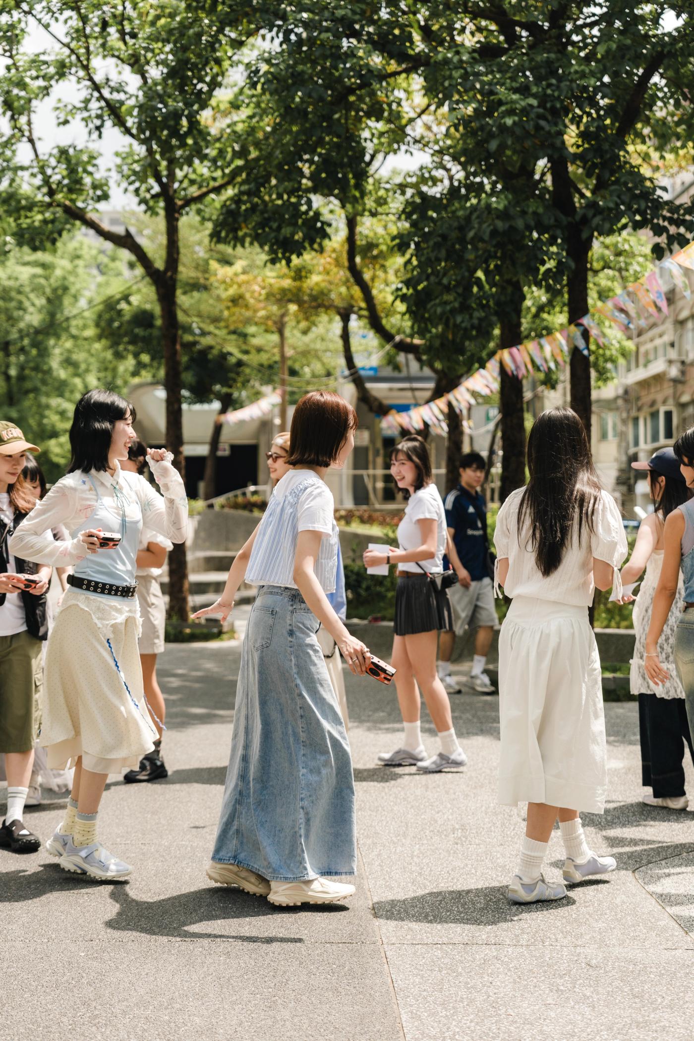 步履顯影:穿上運動系Merrel瑪莉珍,在台北街頭與山野間寫一首自由的詩