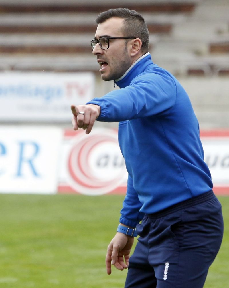 YAGO IGLESIAS: «Creo que un entrenador, según la categoría o nivel en el que esté debe destacar en unos aspectos por encima de otros»