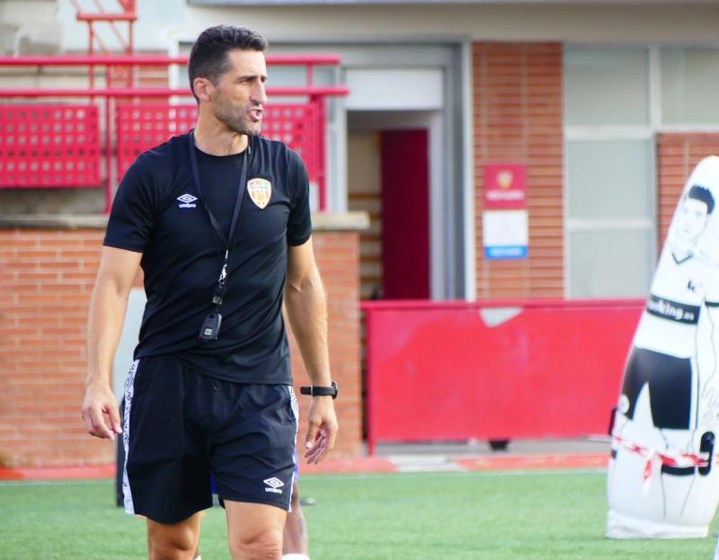 ADOL BAINES: «La finalidad del entrenador es convencer a sus jugadores de que haciendo una serie de cosas y desarrollando una serie de estrategias y comportamientos»